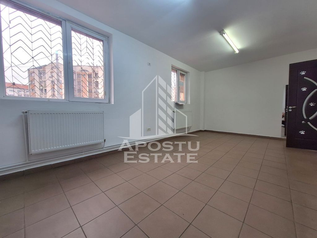 Spatiu comercial, 40 mp utili, Uta