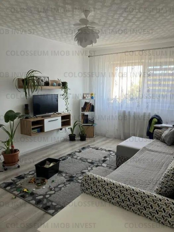 Apartament decomandat, 3 camere, 2 bai, parcare, zona Craiter!