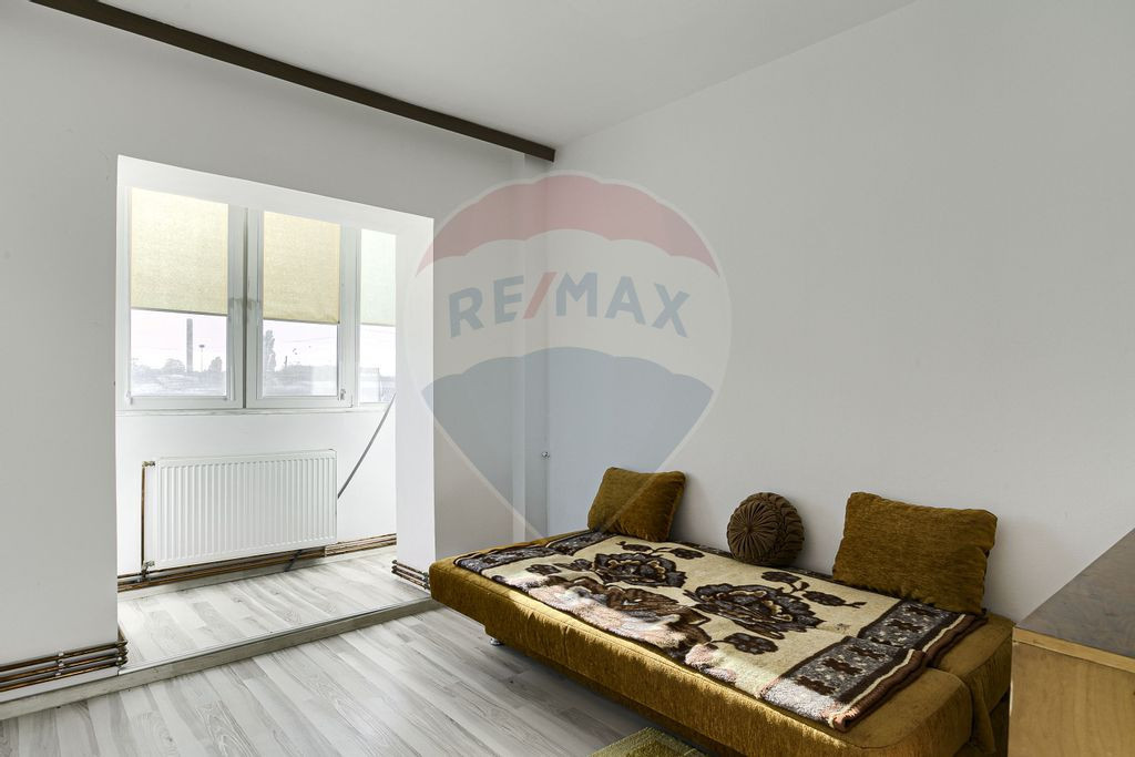 Apartament cu 4 camere de vânzare în zona Aradul Nou/Co...