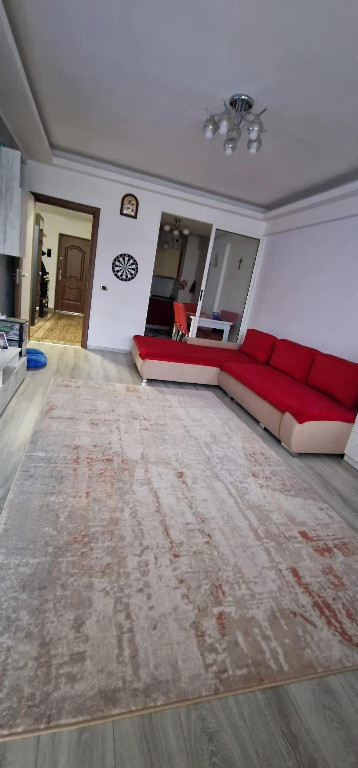 Apartament cu 2 camere,decomandat - zona Tractorul