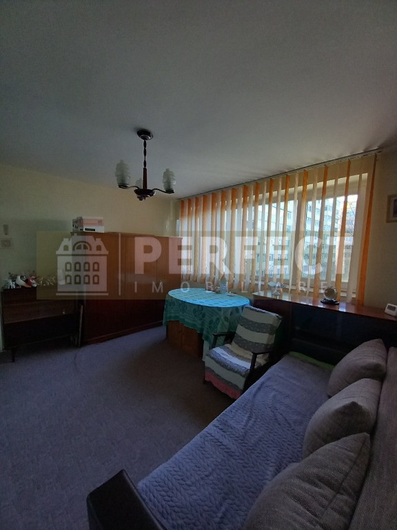 Apartament 3 camere, et 4/8, Bd.Republicii - Mega Image - 65000 euro