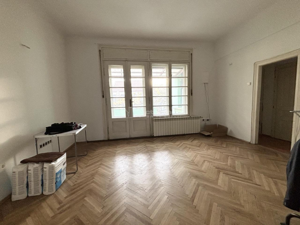 Apartament cu 3 camere - 91 mp utili - centru - Loca#539;ie