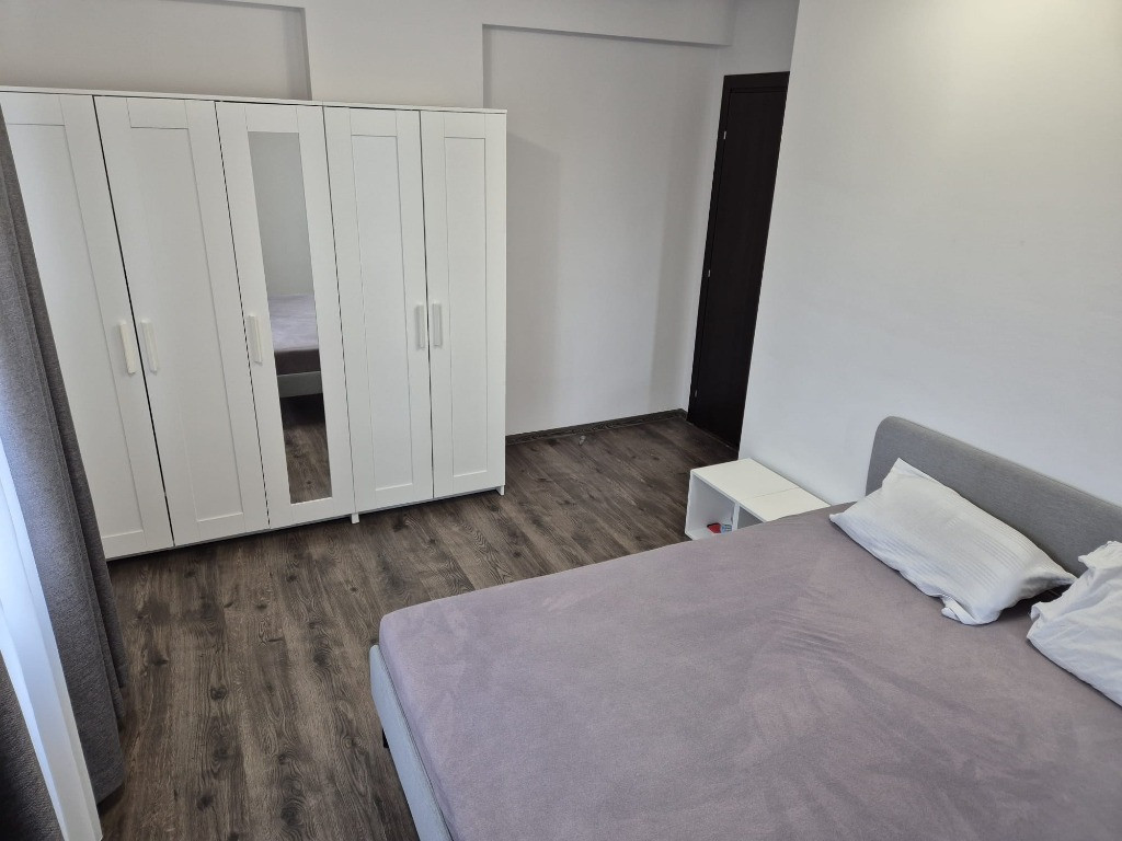 Apartament 3 camere cu parcare