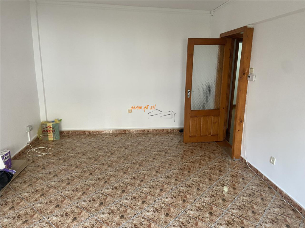 Apartament 3 camere , zona centrala , etaj parter , suprafat