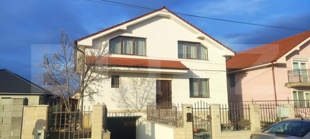 Casa de vanzare, cu 6 camere, 220 mp + 130 demisol, in Orade