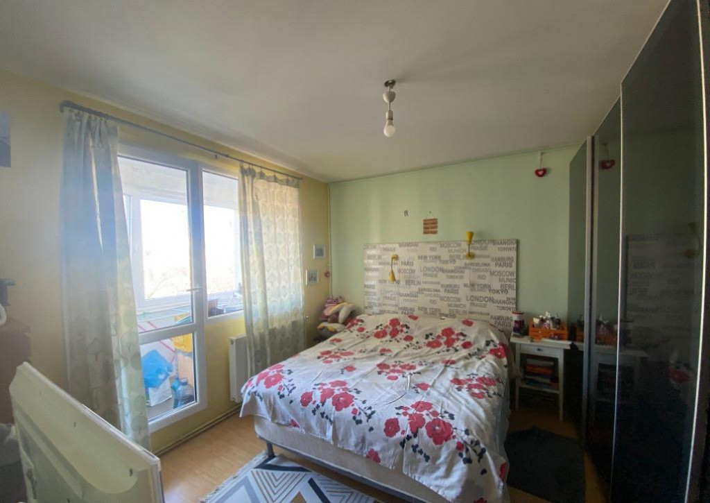 Apartament 4 camere / 2 bai / centrala / boxa