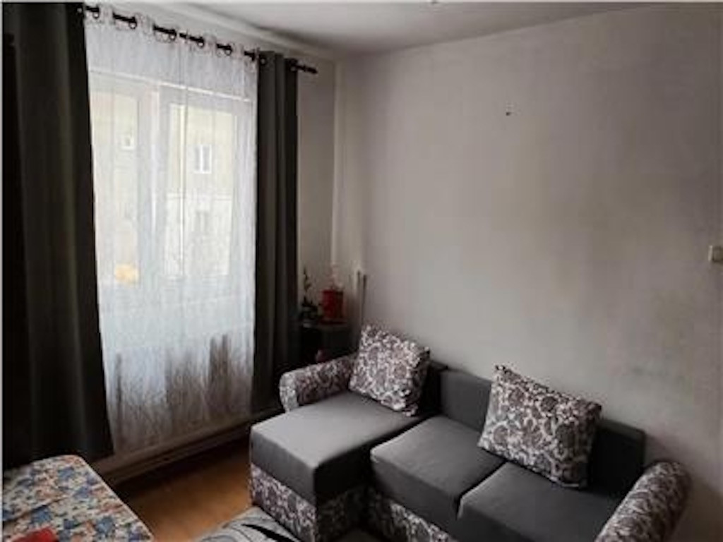 Apartament 3 camere semidecomandat - zona Florilor