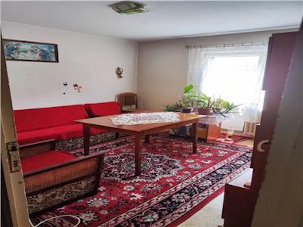 Apartament 4 camere, 2 bai - zona Tractorul