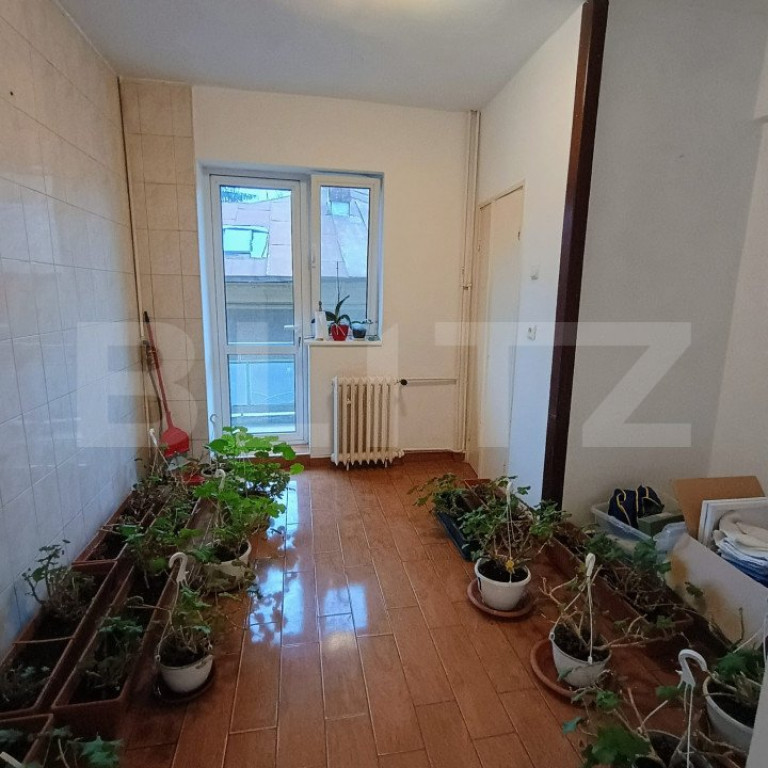 Apartament cu 4 camere, decomandat ,108,5 mp totali ,zona Ca