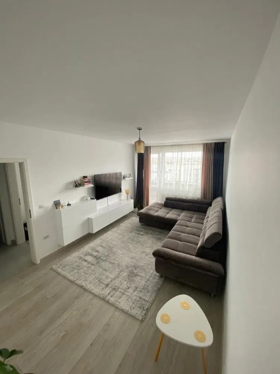 Apartament cu 2 camere, semidecomandat - zona Astra