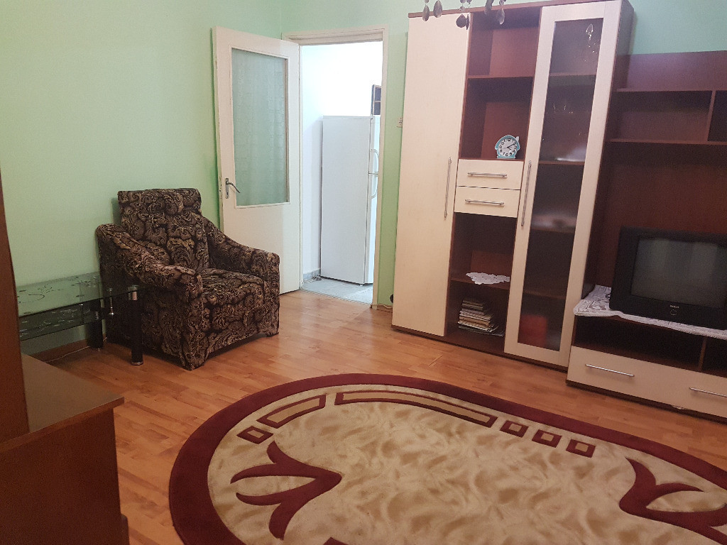 Apartament doua camere etaj 3, centrala izolat, simplu liber, zona RMB