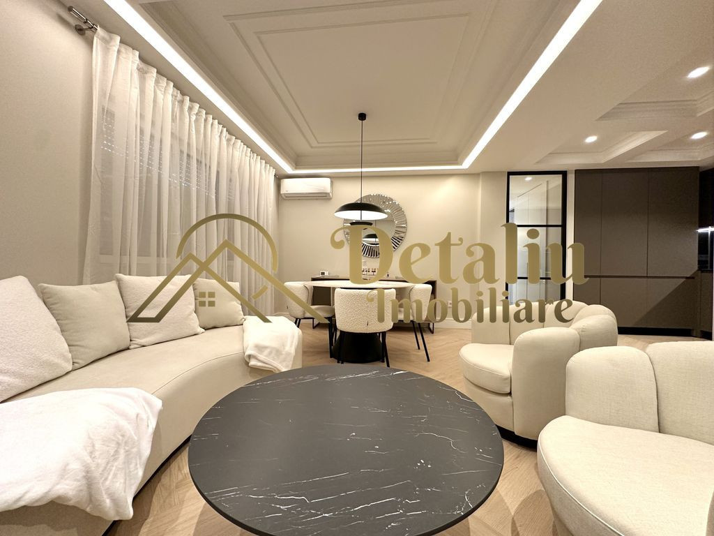 Apartament de lux 3 camere, 2 bai + garaj, Centru