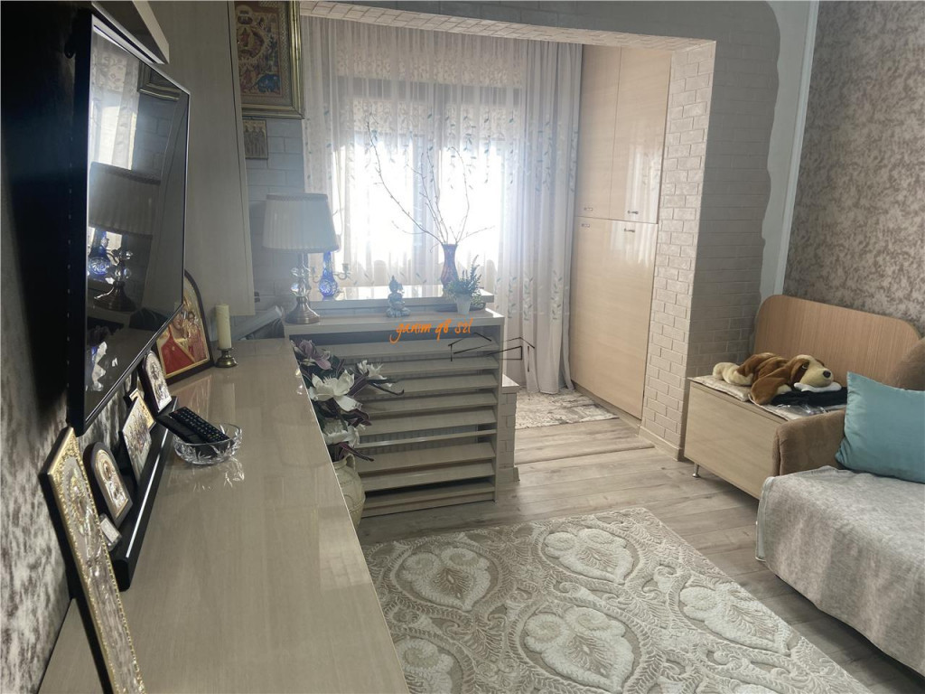 Apartament 2 camere , zona Cartier Sud , etaj 1/4 , imbunata