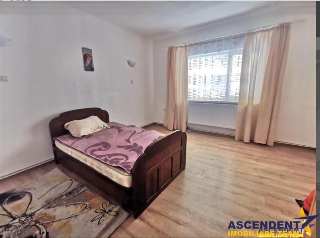 Spatiu comercial bioruri apartament, curte proprie, Bras