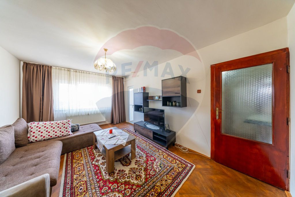 Apartament 2 camere Alfa de inchiriat, decomandat, mobila...