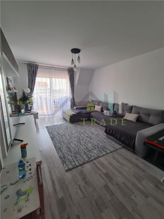 Apartament 3 camere decomandat Tractorul- Coresi