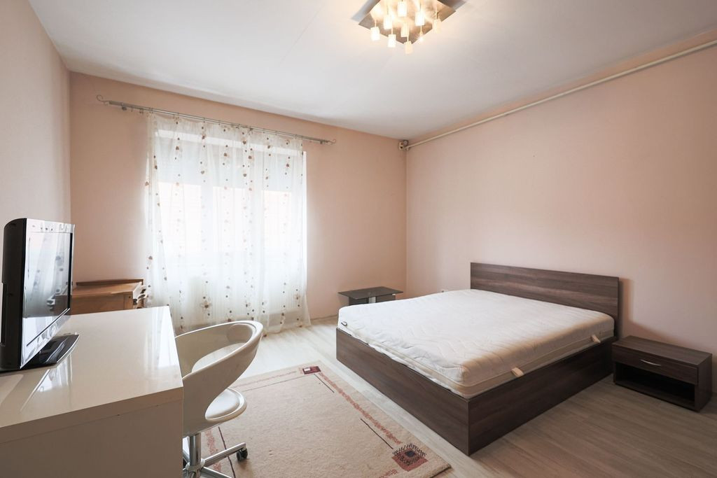 Apartament spațios cu 2 camere - terasă - str. Desseanu...