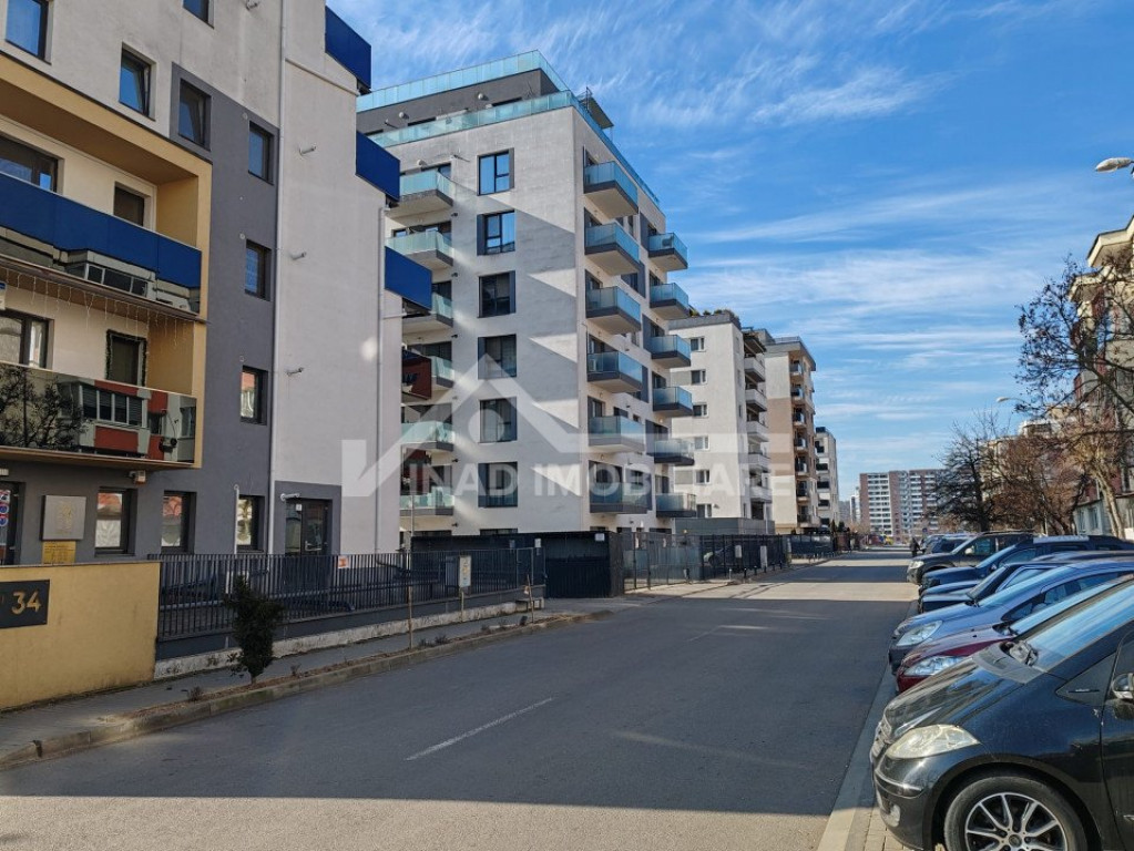 Apartament cu 3 camere, finisat mobilat modern, parcare, Str