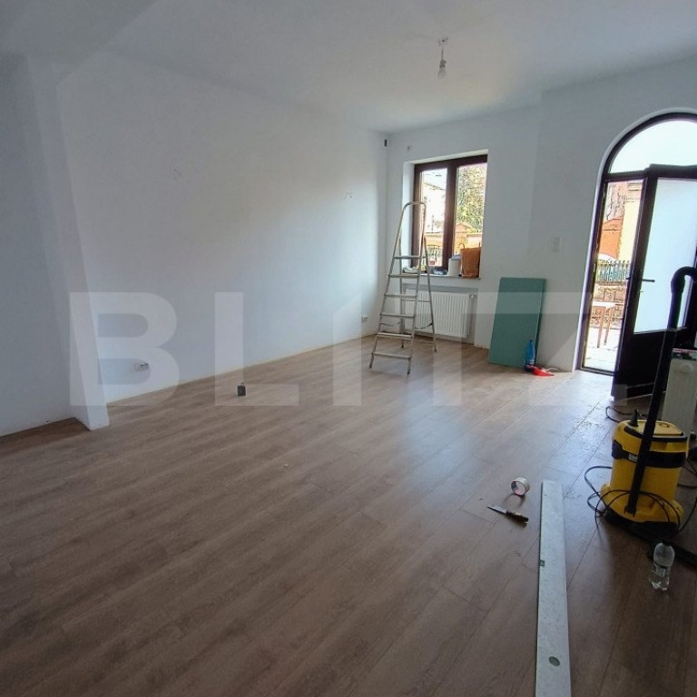 Apartament cu 2 camere, 2bai ,61 mp utili , curte proprie ,