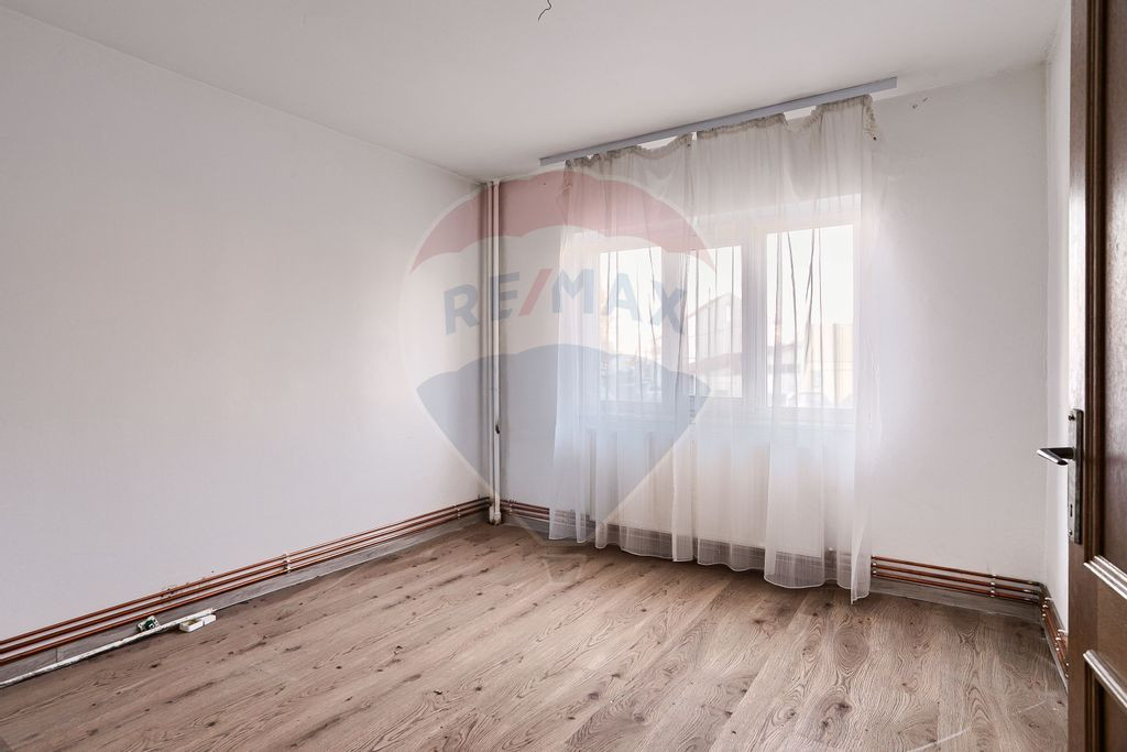 Apartament 3 camere de vânzare parter, pe Calea Aurel Vl...