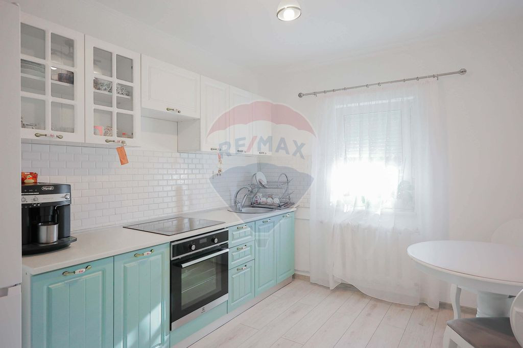 Apartament cu 3 camere + garsonieră de vânzare în zona...