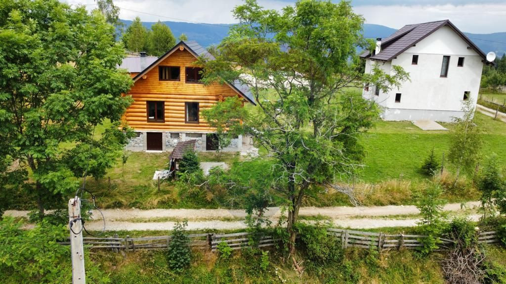 Cabane de vânzare in APUSENI la 15 km de Pestera Scariso...