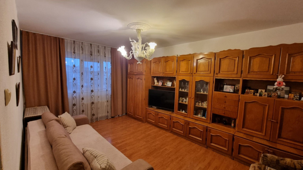 APARTAMENT 3 CAMERE DECOMANDAT | RAHOVA