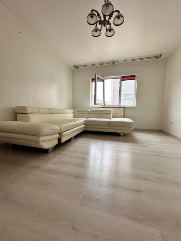 Apartament cu 4 camere decomandat situat in zona CASA DE CUL