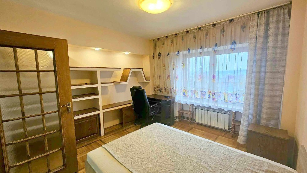 Apartament 3 camere INDEPENDENTEI FUNDATIE