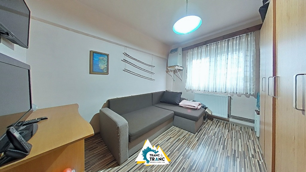 Apartament familial cu 4 camere la etajul 2 in Micalaca