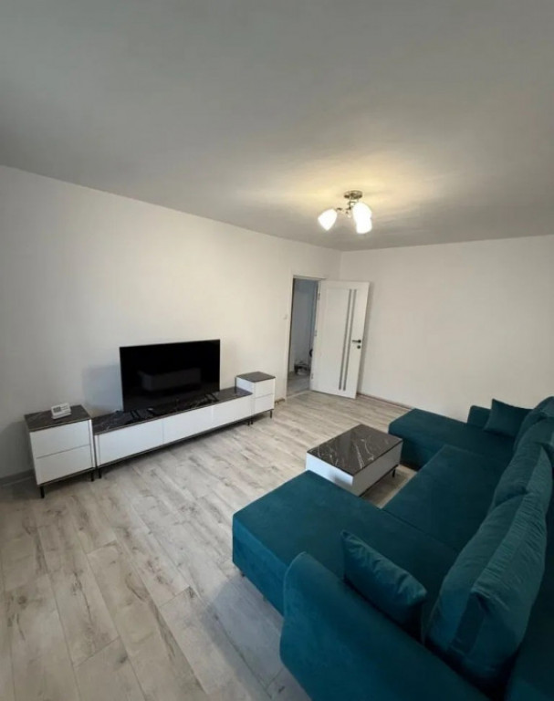 Apartament 3 cam de inchiriat, 72 MP, et 3, Tractorul