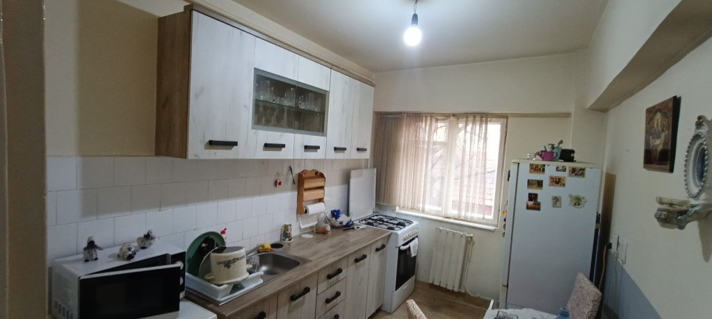 Bd-Bucuresti, zona Caminul, 3 camere, decom., etaj 1