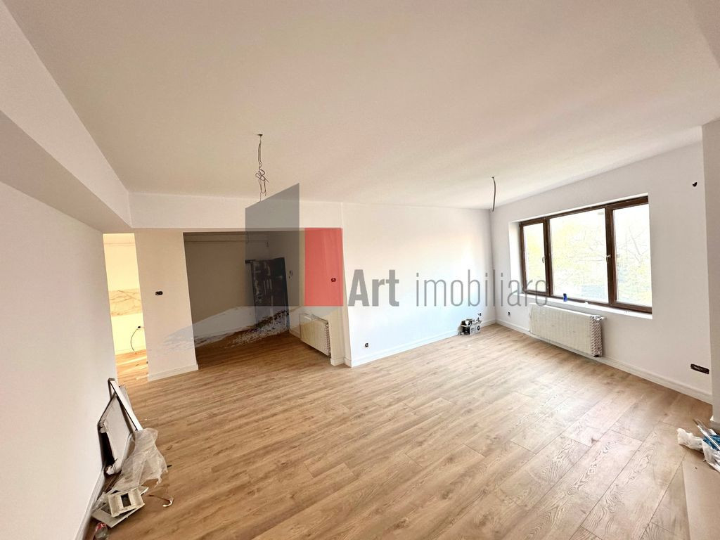 Apartament superb 3 camere Piata Muncii