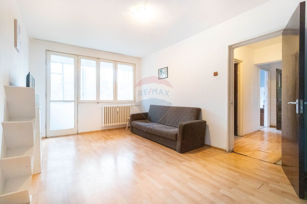 Apartament decomandat Obregia plan secund