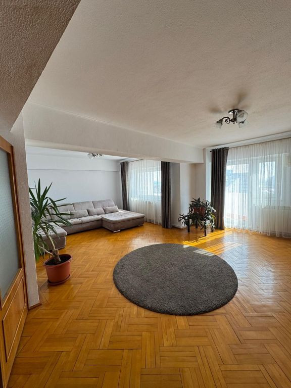 Apartament de vânzare – 101.56 mp