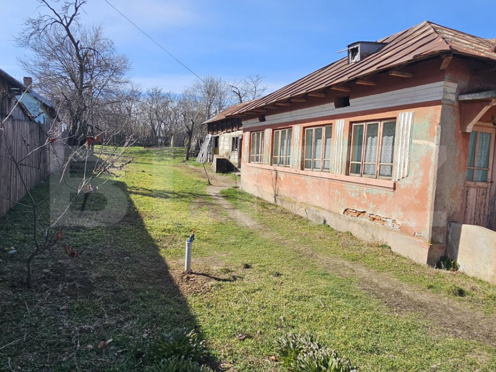 Casa demolabila, 3 camere, 80 mp, cu 2000 mp, in zona Gherce