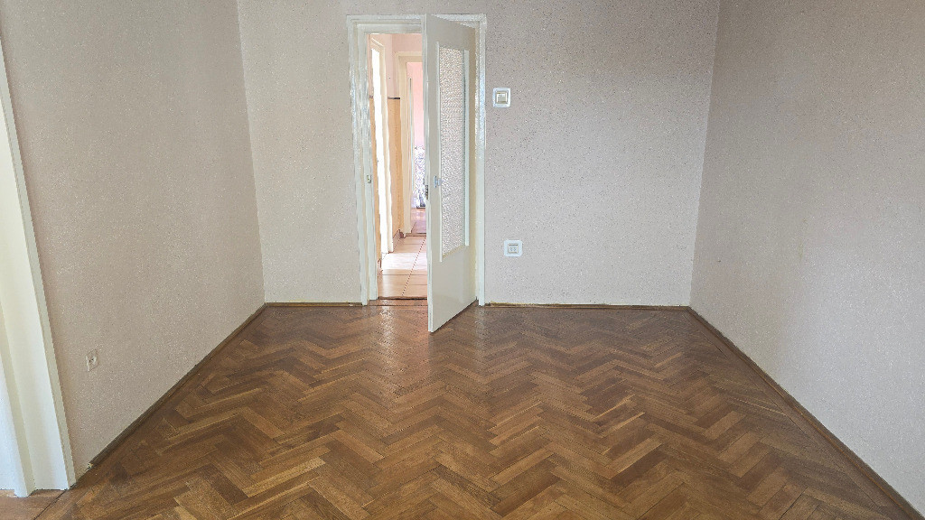 Vand apartament cu 3 camere in Deva