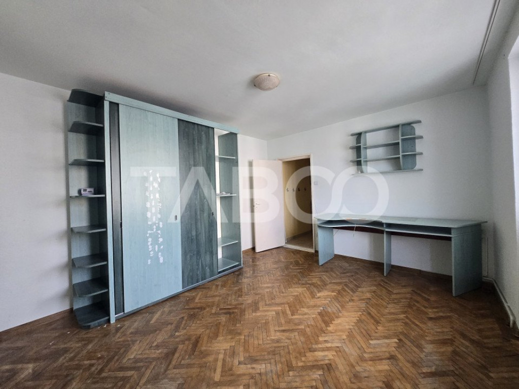 Apartament 2 camere si balcon de vanzare 37 mp zona Mihai Vi