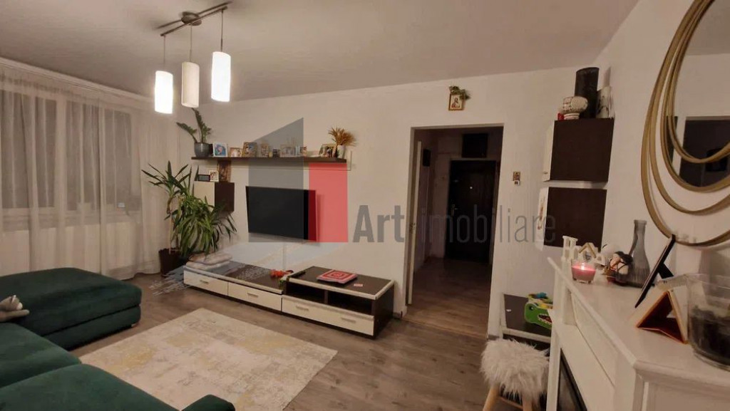 Vânzare apartament 4 camere decomandat cu centrală Brâ...