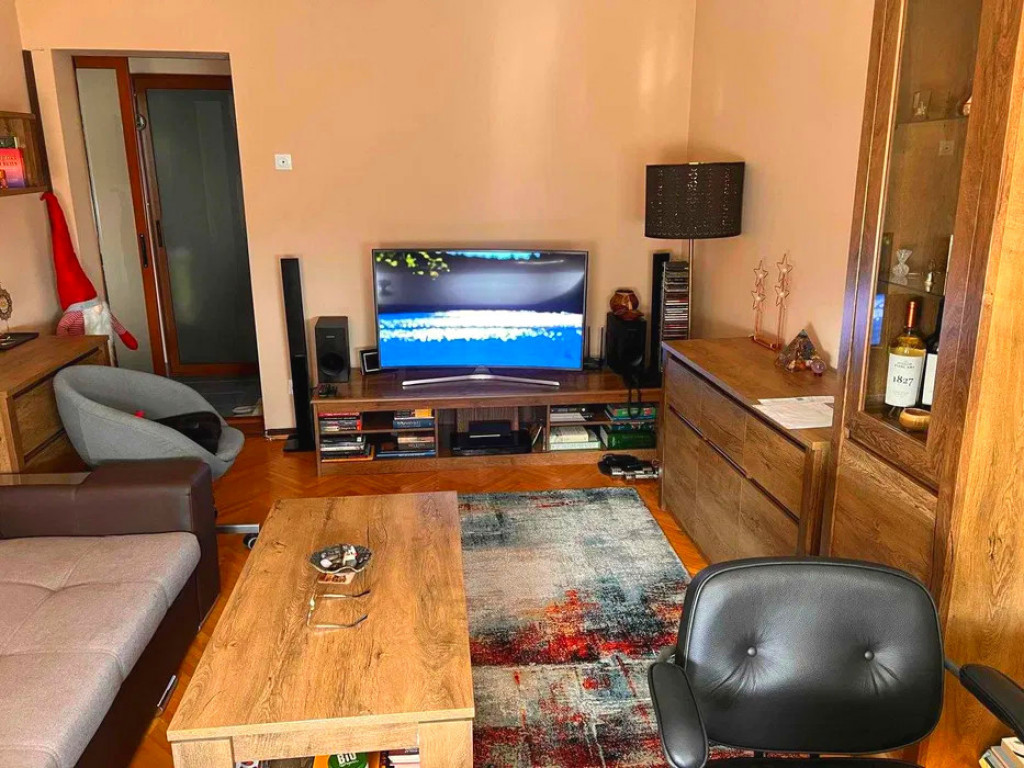 Apartament 3 camere decomandat - Podu Roș