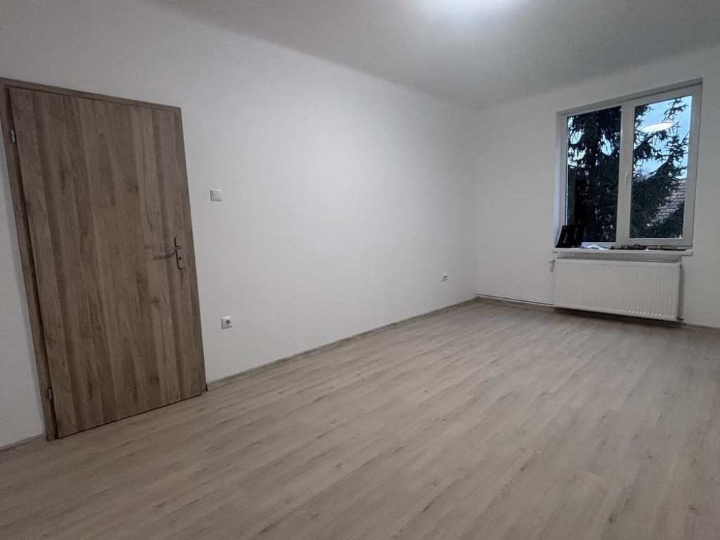 Apartament 2.5 camere la casa