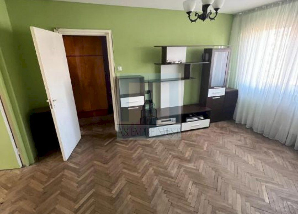 Apartament 3 camere - zona Centrul Civic