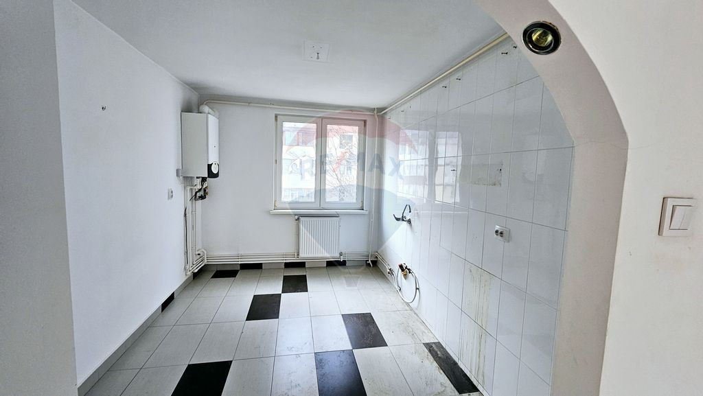 Apartament cu 2 camere de vânzare în zona Precista