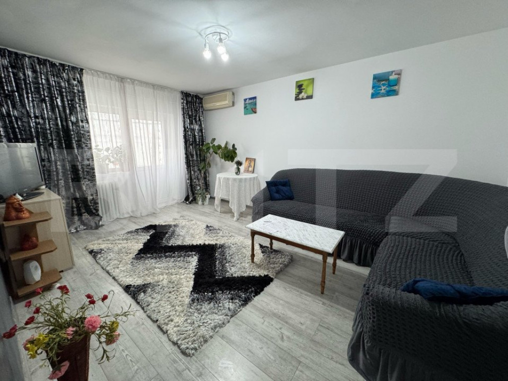 Apartament 3 camere, decomandat, 86 mp, zona-Rovine-Petre Is