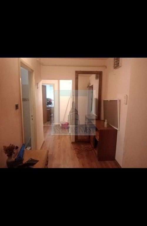 Apartament 3 camere decomandat - zona Noua