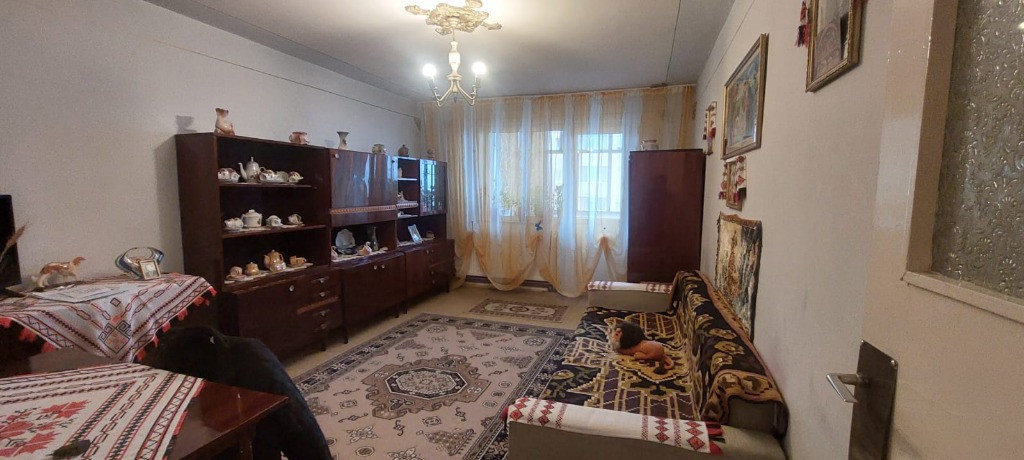 Apartament 3 camere situat pe str Mehedinti