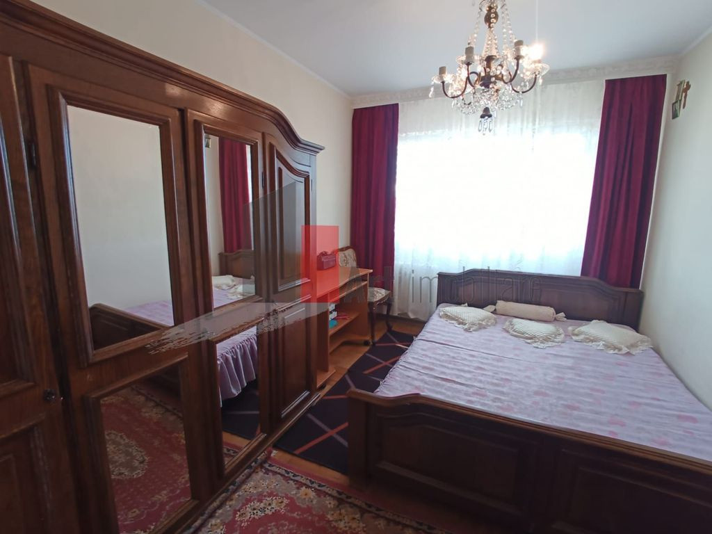 Vânzare apartament 3 camere semidecomandat Bd. Obregia -...