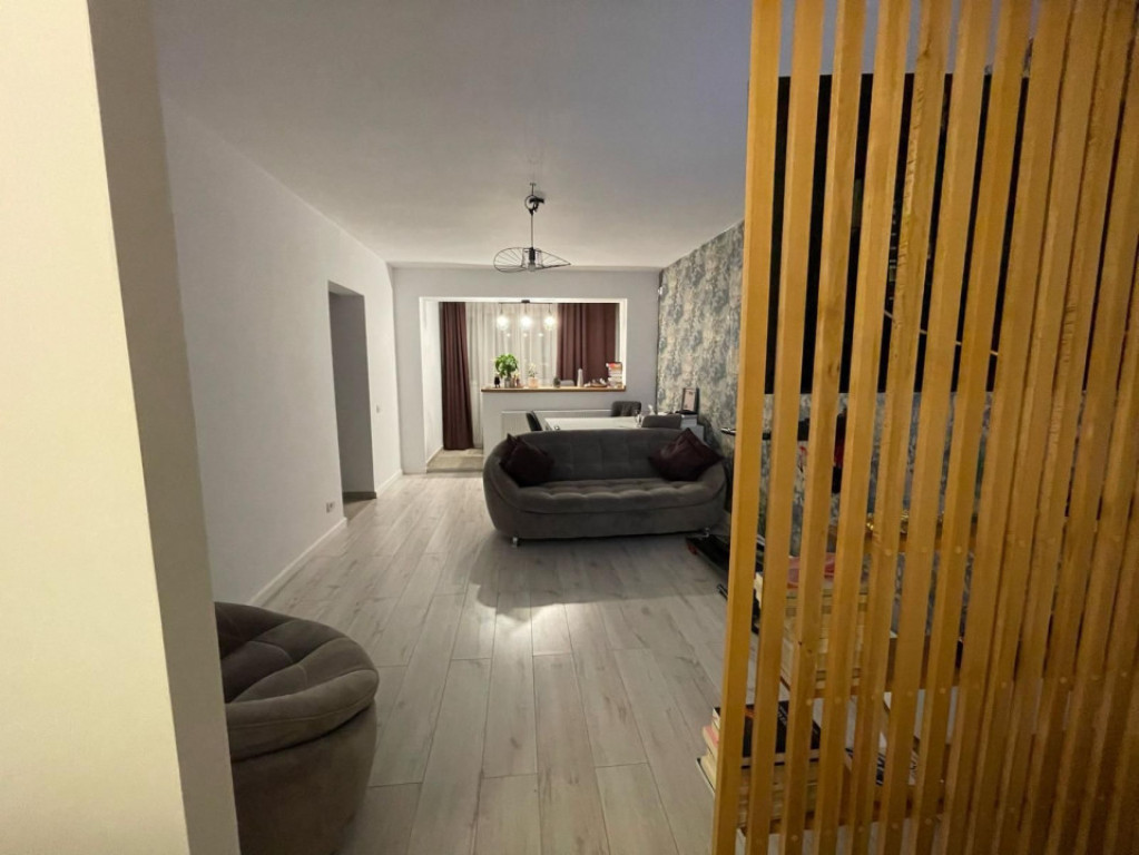 Apartament cu 3 camere