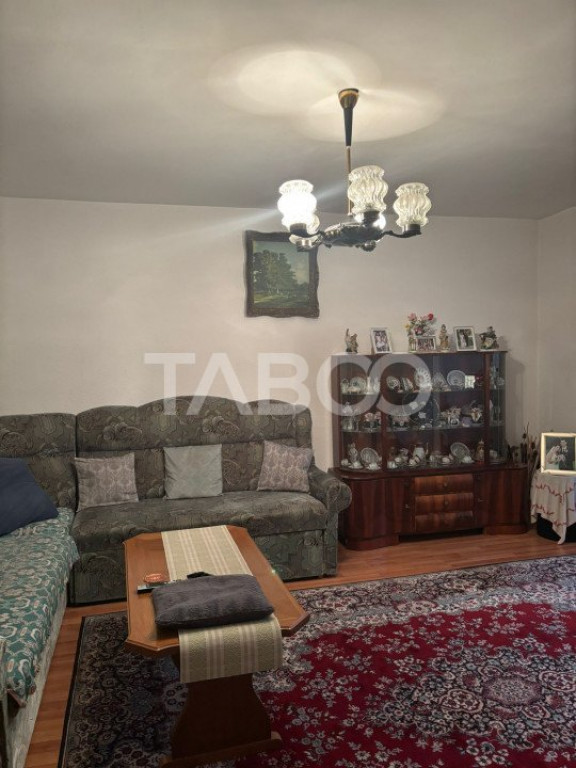 Apartament decomandat 3 camere 2 balcoane etaj intermediar d