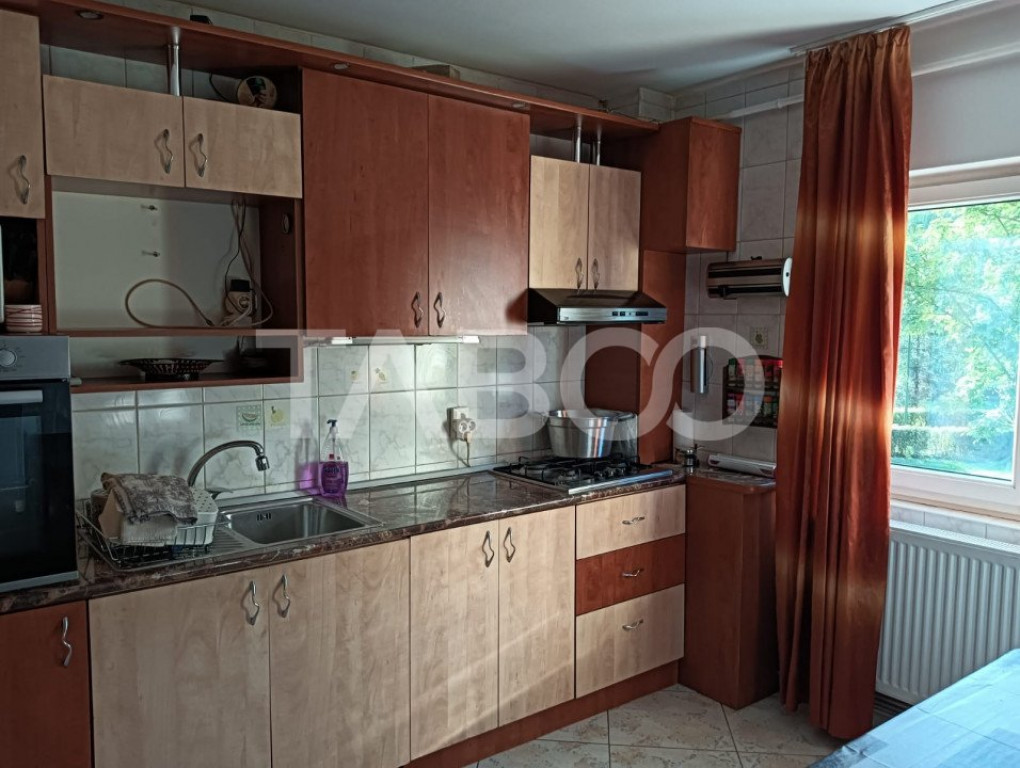 Apartament 2 camere etaj intermediar cu loc de parcare si bo